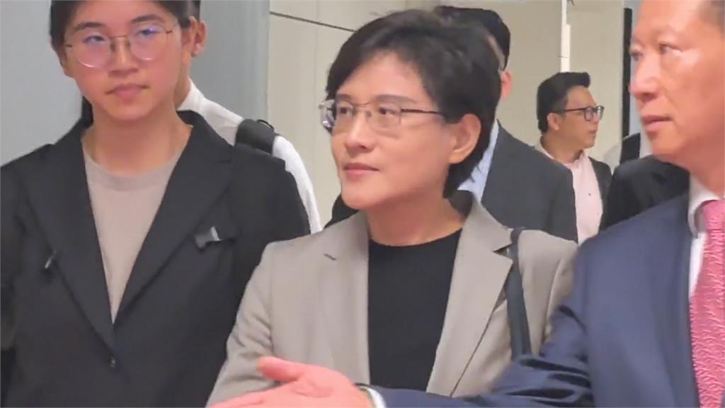 快新聞／鄭麗君返抵桃園機場　被問「關稅談判」反應曝光了