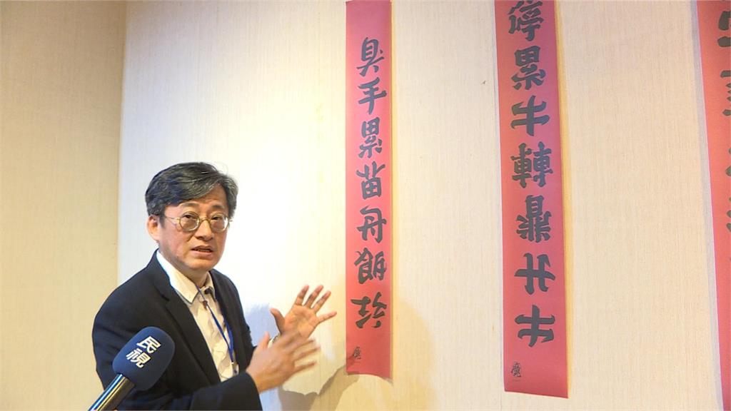 藍綠立院衝突全台關注！設計師林國慶親筆寫下「巧芯」橫看網笑：求裱框