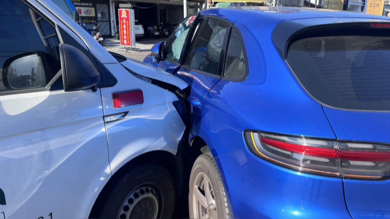 未聽到警示聲？　休旅車與救護車碰撞　1人輕傷