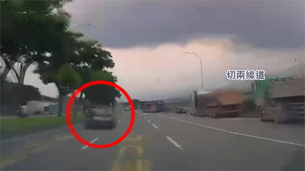 北市男開車載母撞遊覽車！　母子送醫不治　撞擊畫面曝光