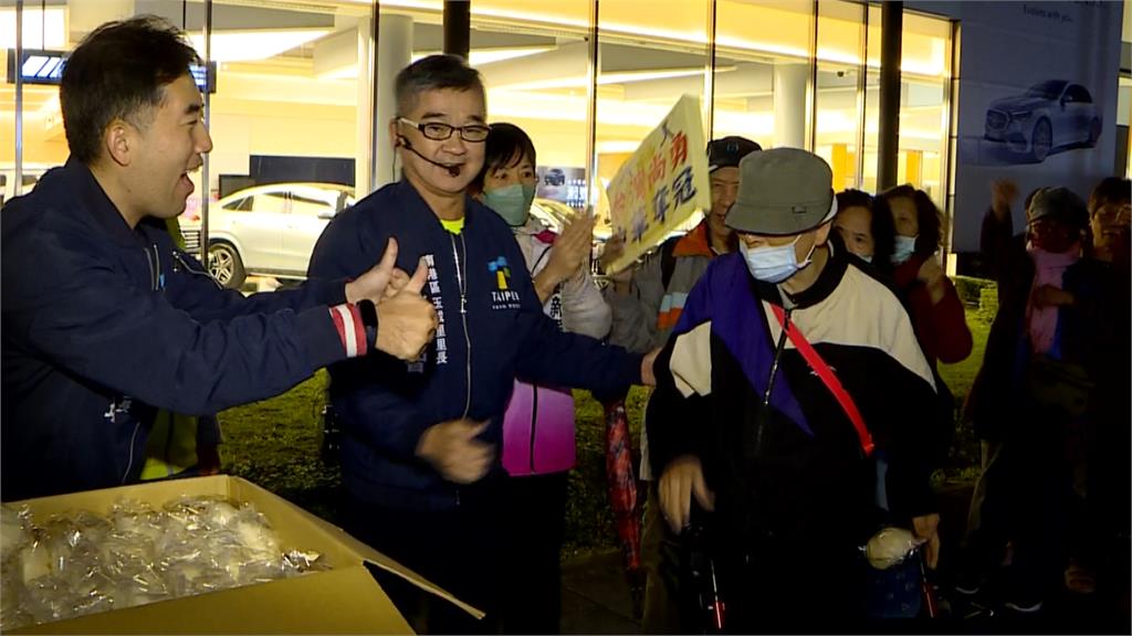 歡慶台灣隊奪冠！　南港棒球迷里長發1000顆包子慶祝