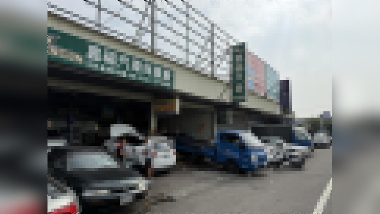 快新聞／驚！躺地修車慘遭「3.5噸小貨車」輾過　高雄男失去呼吸心跳搶命中