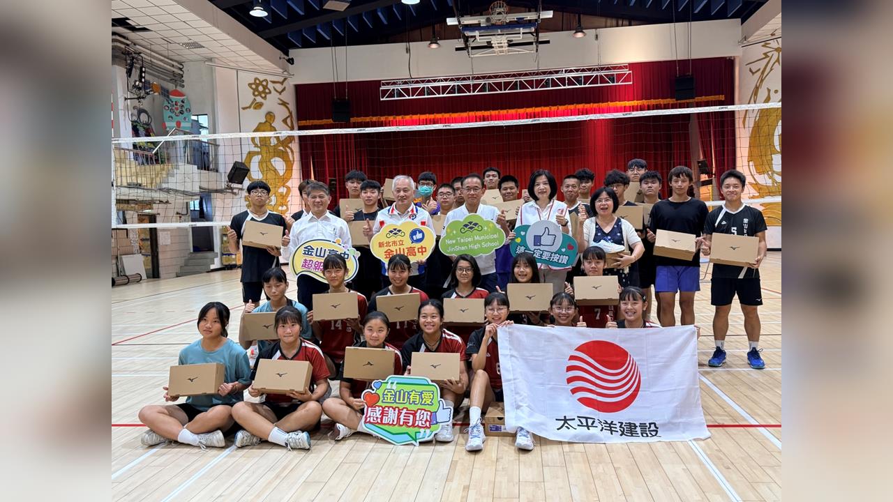 排球國手張瓈文分享運動長高秘訣 企業贈鞋助學萬里金山孩童