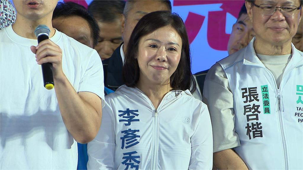 李彥秀明湖國中辦反罷誓師　.　吳欣岱舉牌抗議　質疑「濫用權力」