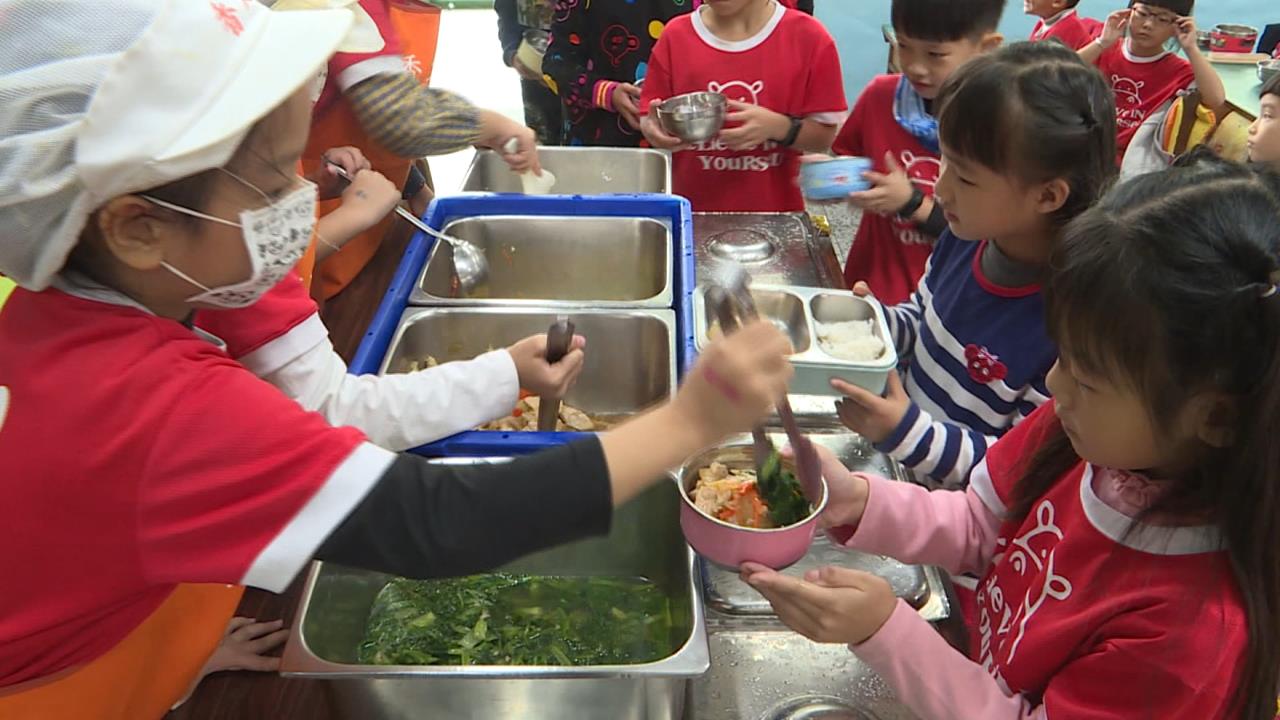 蔣萬安宣布國中小營養午餐免費　議員怒批為明年選舉「先斬後奏」