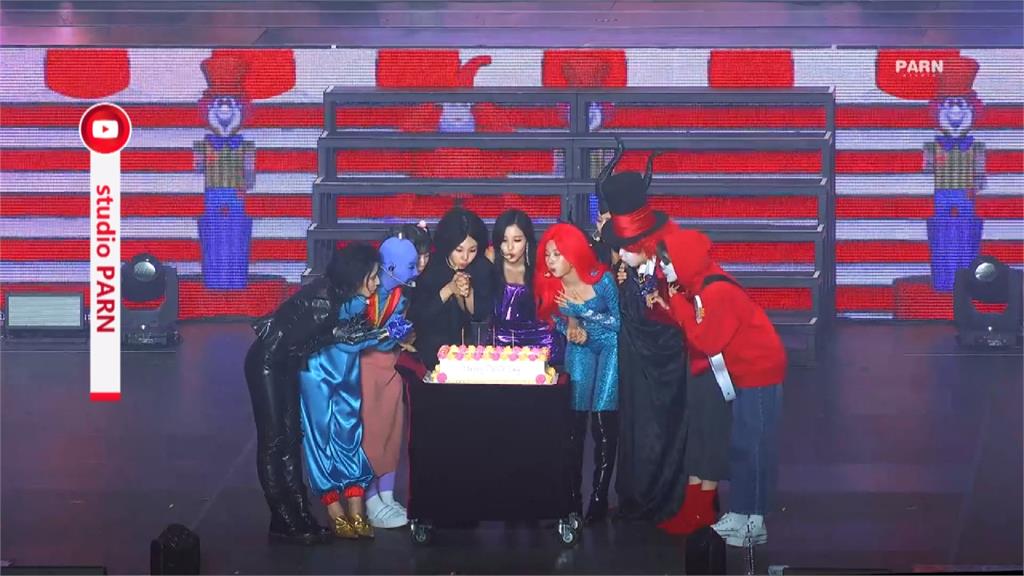 Twice慶出道四周年！周子瑜扮黑魔女 Mina重回舞台