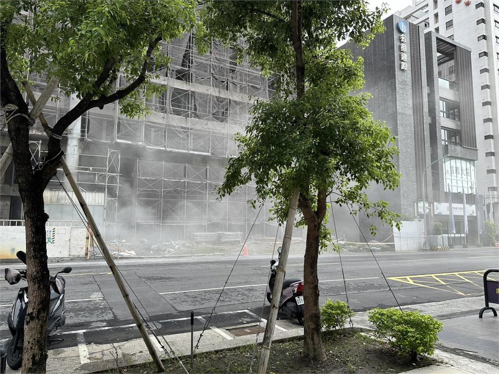 高雄施工建案揚起大量粉塵　居民怨：空氣品質亮紅燈