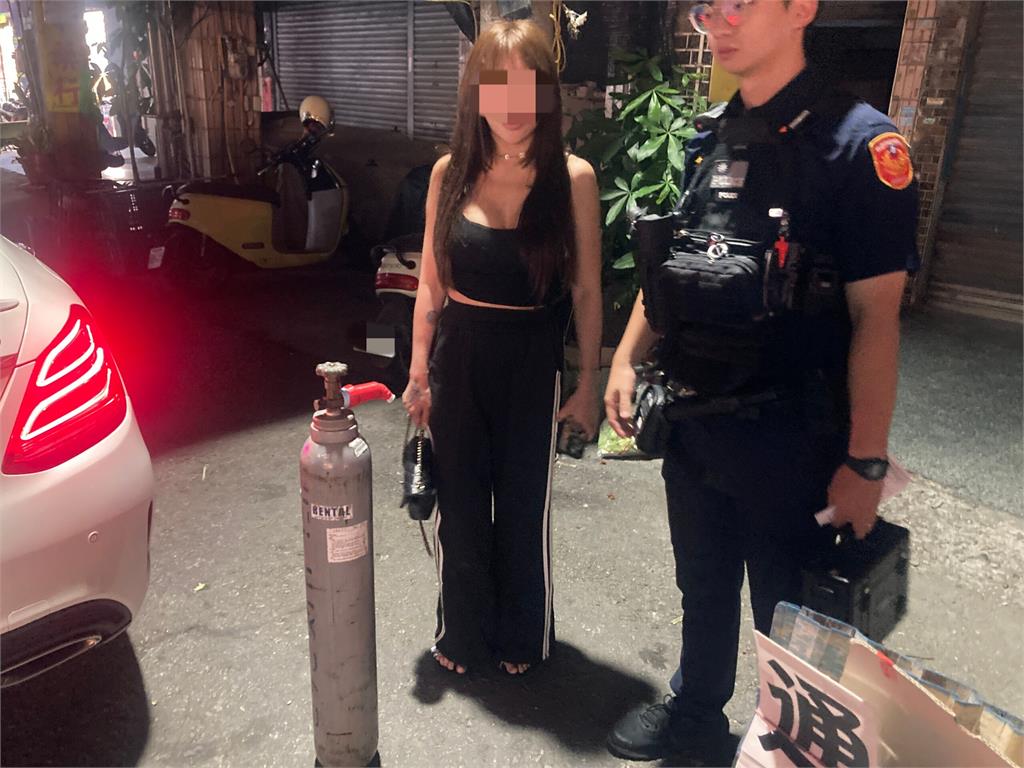 中壢女開賓士逆向撞2車逃逸 警火速逮人車上發現1物