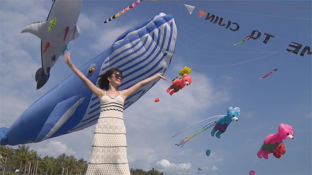 暑假到旗津！旗津風箏節看巨型風箏　「高雄熊讚冰」融化你的心