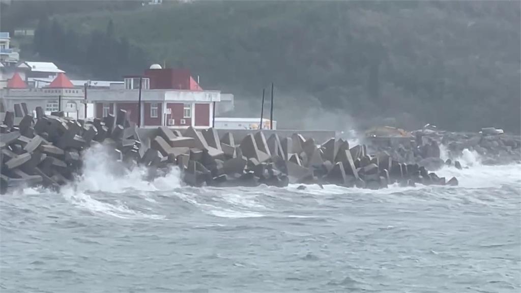 「杜蘇芮」風雨重創澎湖　海釣小船進水翻覆損失慘