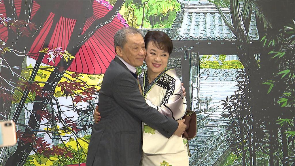 翁倩玉回台開畫展　　透露透露預計今年底開演唱會