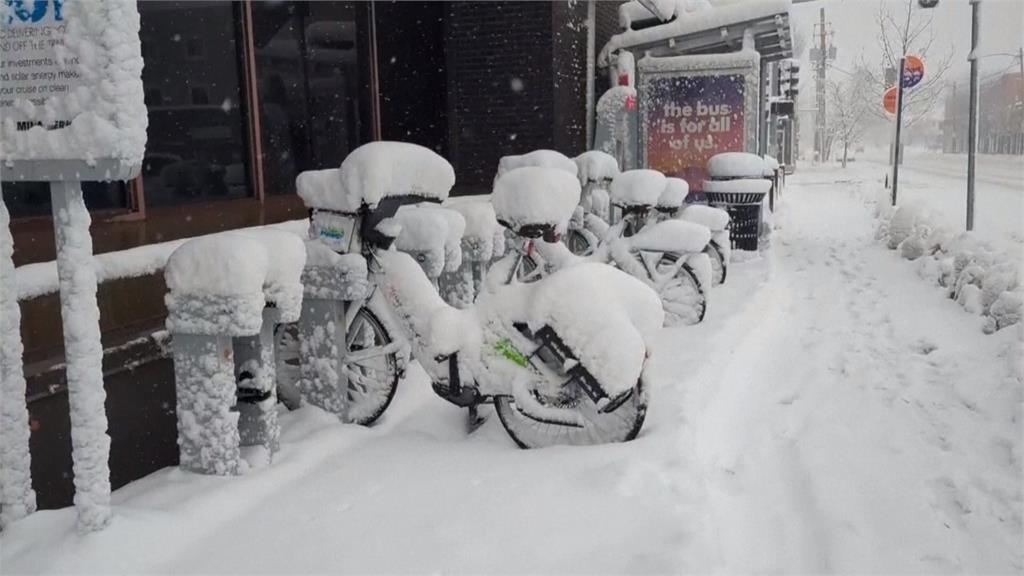 美國中西部多地降下暴雪　積雪厚達30公分