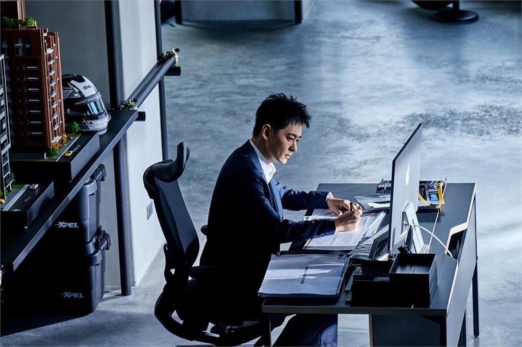 林志穎車禍5個月曬工作帥照　曝心聲喊「開始想念工作了」