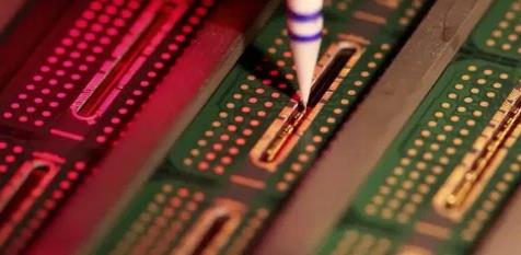 AI伺服器大爆發！一台抵7台「這三檔 」PCB概念股營運看俏