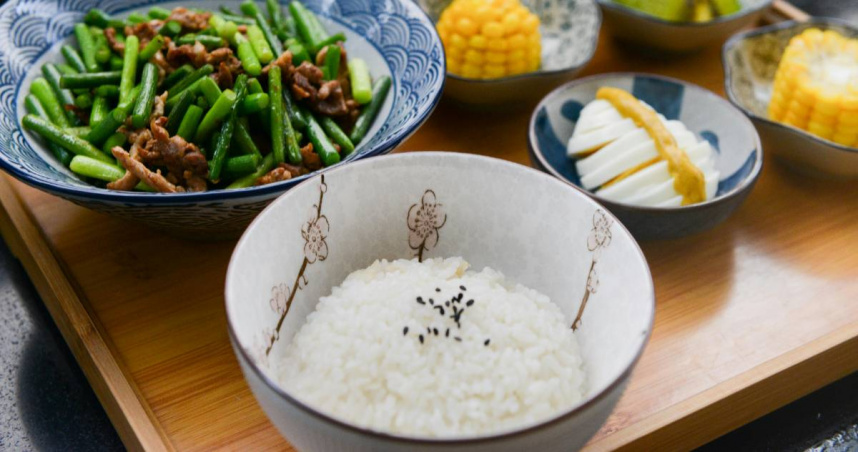 減肥別再不吃飯!營養師籲「每天一碗白飯」穩定血糖 精緻澱粉才是敵人