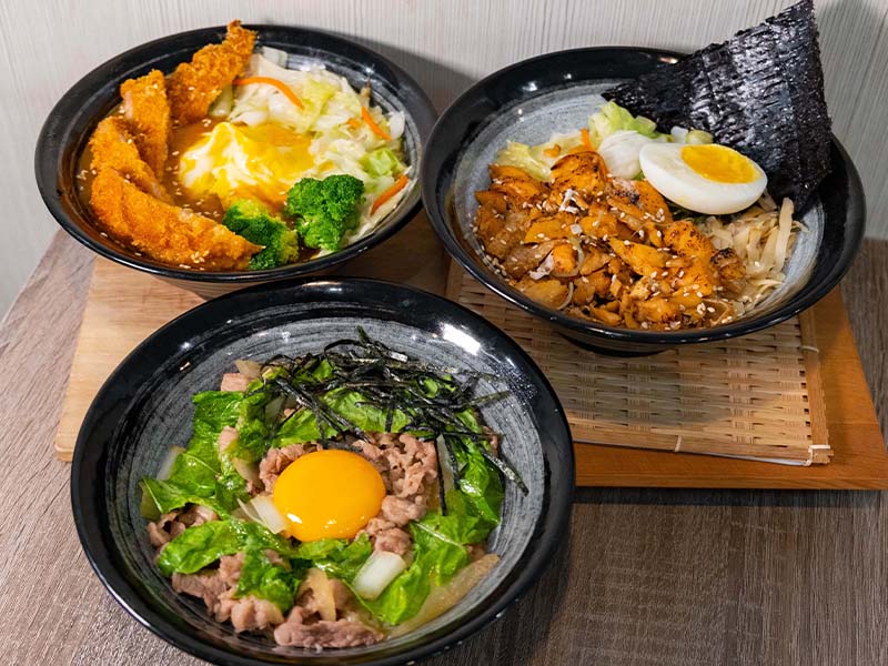 嘉義平價丼飯推薦|飲料、湯品免費續 現炸豬排會卡滋卡滋！