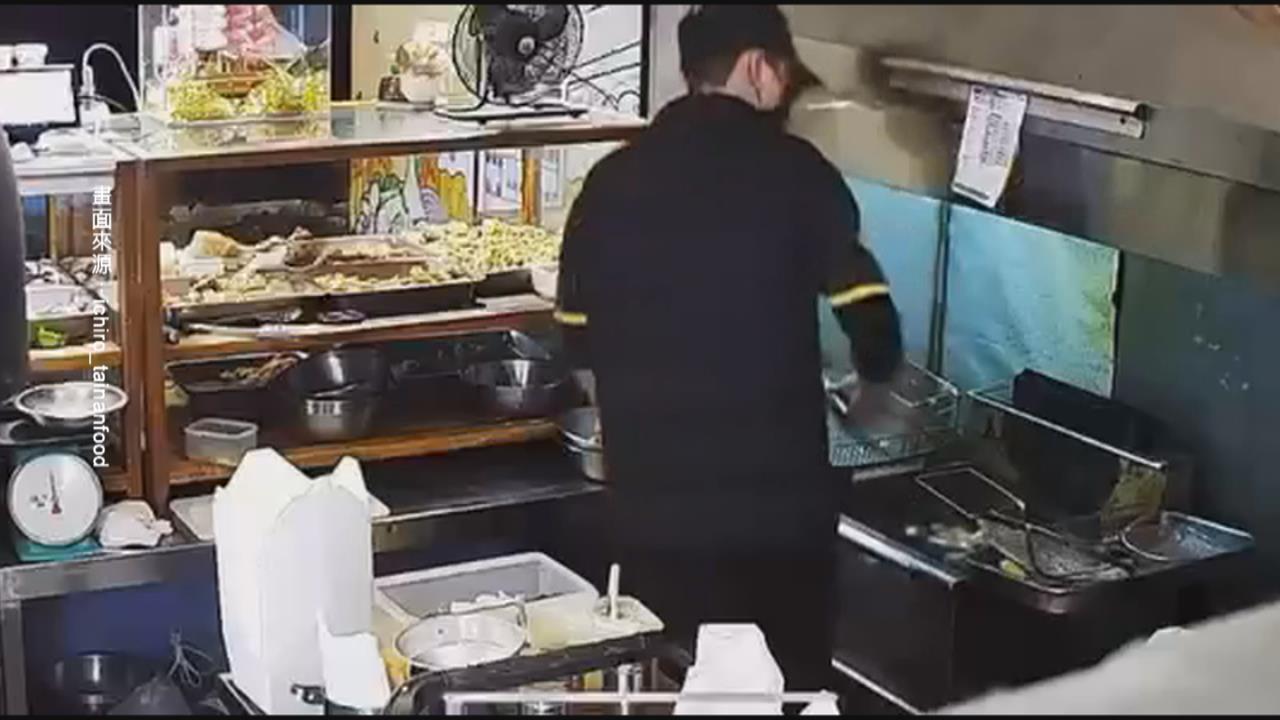 炸雞變炸機！鹽酥雞店員手機掉油鍋　急救回竟還能正常用