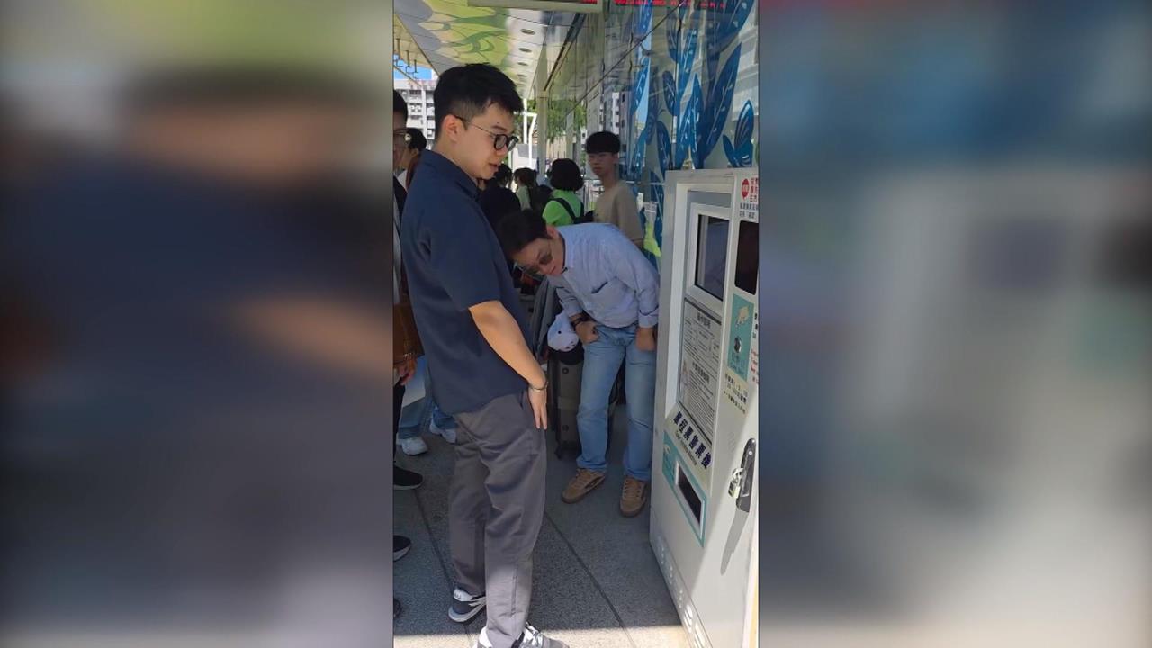 高雄輕軌「投幣機吃錢」　外國遊客怨購票不方便
