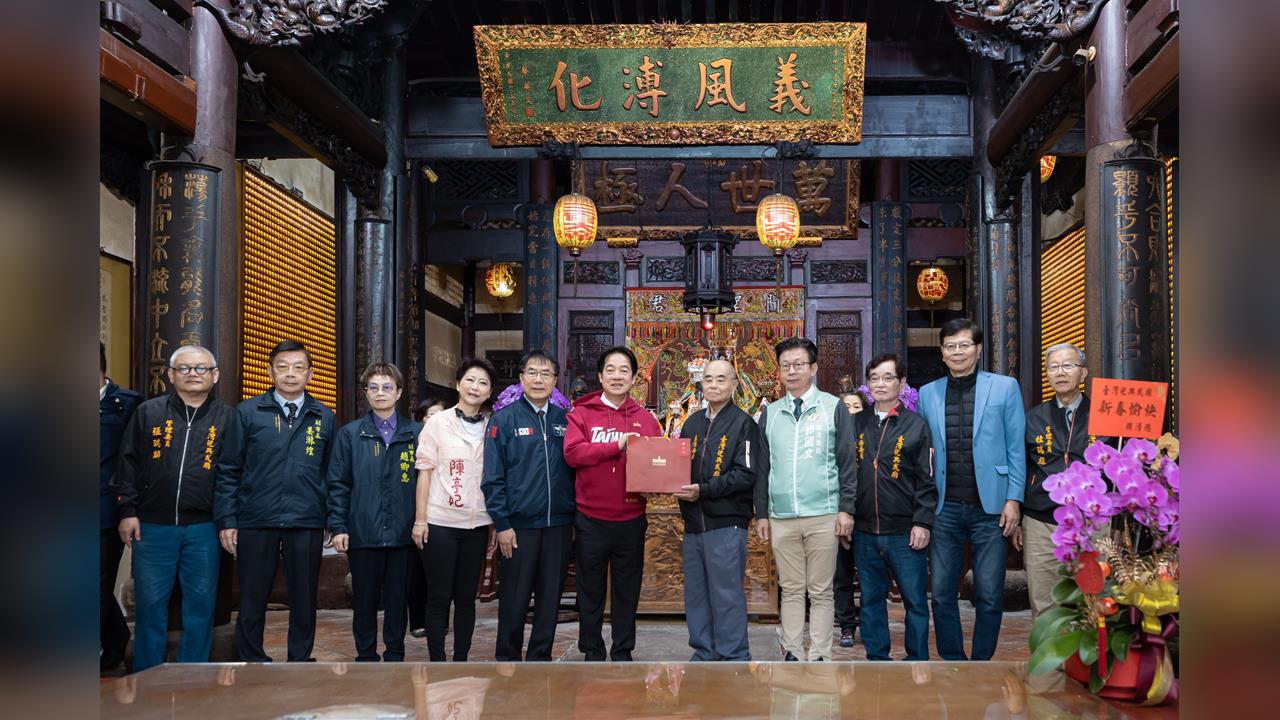 快新聞／台南武廟主委嘔吐噴濺到賴總統　黃偉哲：上前關心恐阻礙搶救動線