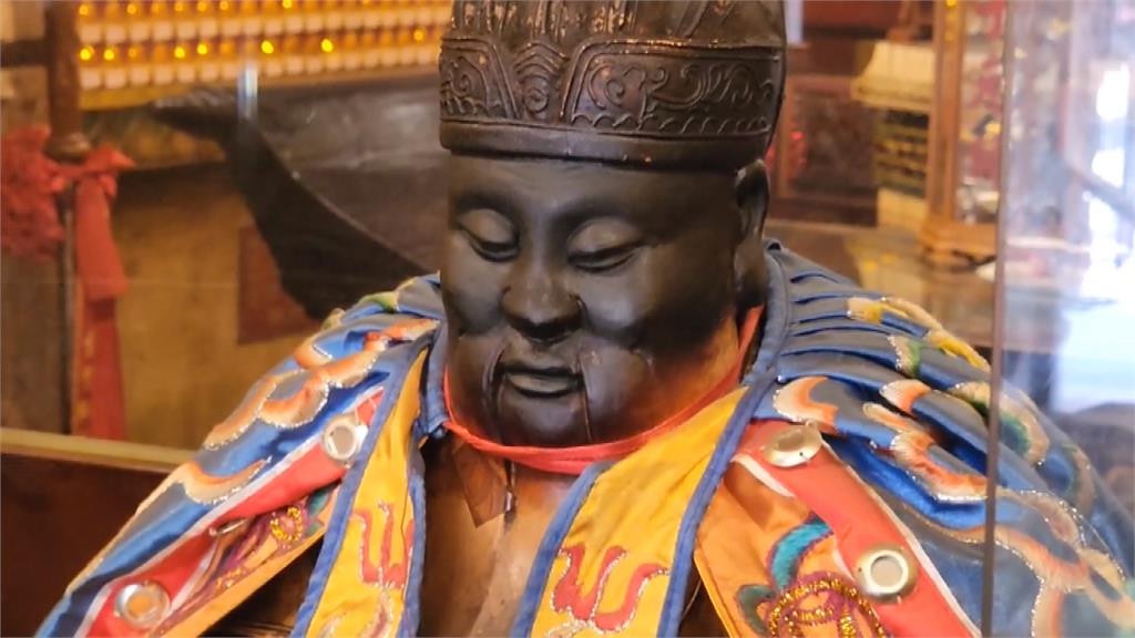真的像？彰化老大媽無底廟　土地公神像撞臉顏清標
