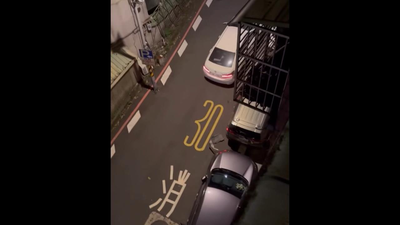 醉男撞爛整排車　拒測耍賴　遭強制抽血檢驗酒測值高達1.09