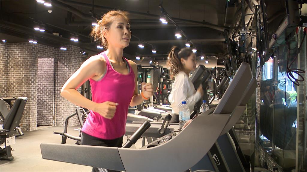 直擊演藝圈最美母女檔！　梁佑南、方琦一同健身趣