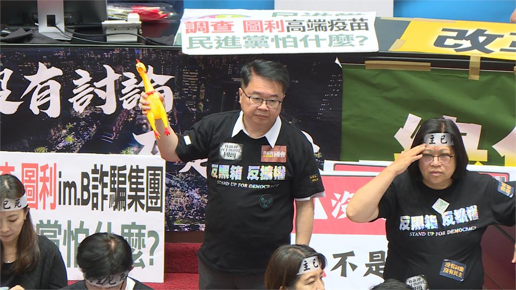 吳秉叡「尖叫雞」斬斷藍營高分貝　網友笑翻送兩大箱到民進黨團