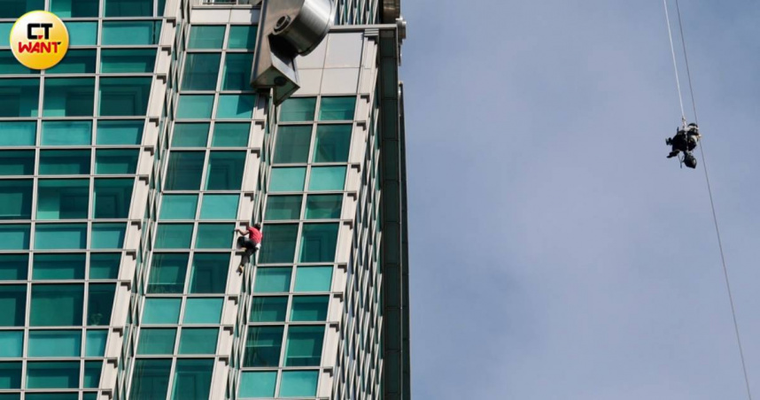 霍諾德背後「超能力攝影師」吊鋼索空拍！　她直言：撐起精彩瞬間英雄