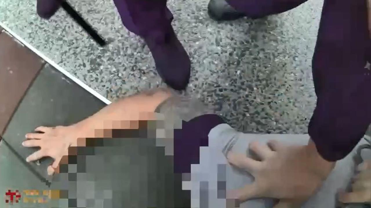 疑似入獄前找前女友要錢?新北壯男鐵撬砸美髮店.潑汽油嗆縱火