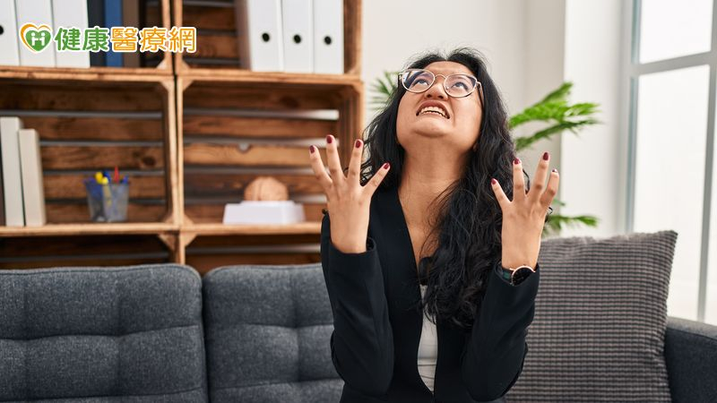 從不自覺到願就醫　研究證實：「病識感」影響憂鬱症治療效果