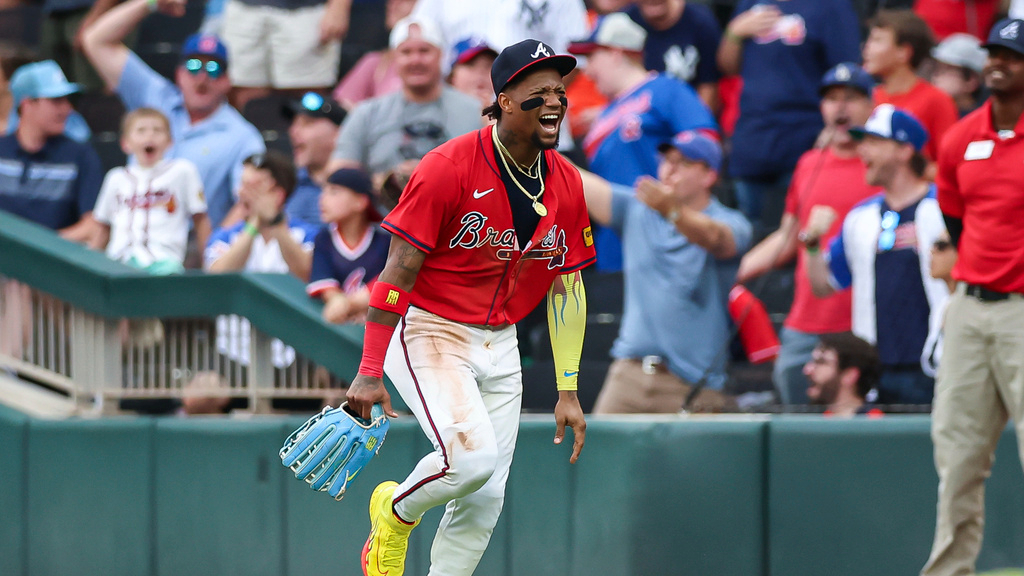 MLB(影)／超強雷射肩來了！阿庫尼亞「無彈跳」長傳三壘阻殺美技讓洋基球迷全傻眼