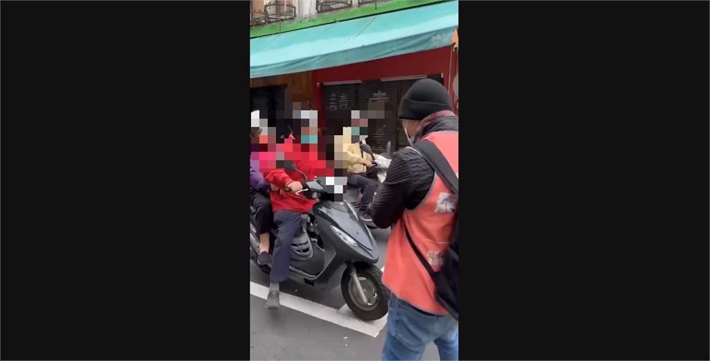 快新聞／不理性！騎士怒罵罷團志工「狗都不如」、催油門作勢衝撞　相關畫面曝光