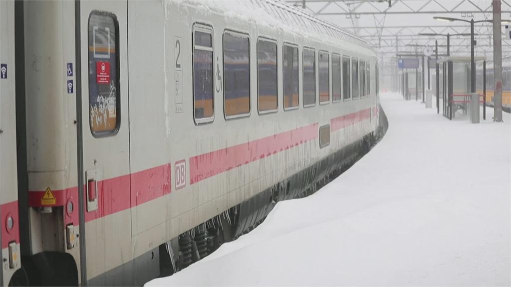 怪獸級暴風雪來襲　荷德鐵路停駛、英國發冰雪警報