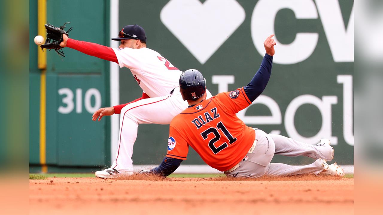 MLB(影)／芬威球場最尷尬求婚！紅襪開季水逆似乎連場外球迷也不順遂