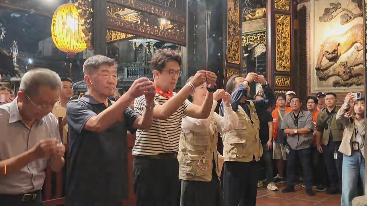 快新聞／「台北大洋流號」首航超夯！沈伯洋赴保安宮參拜　1.5小時6千人擠爆現場