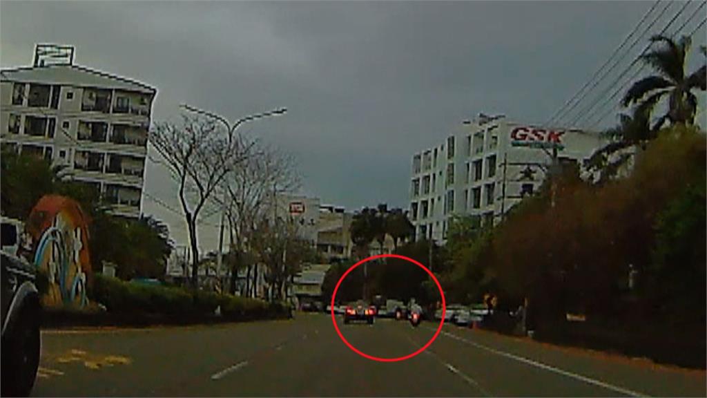 躲酒測「瘋狂倒車300米」畫面曝　民眾看傻：一定有鬼