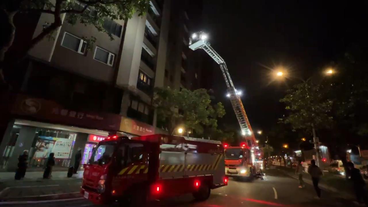 快新聞／暗夜惡火！北市大安區1大樓凌晨失火　4人嗆傷送醫