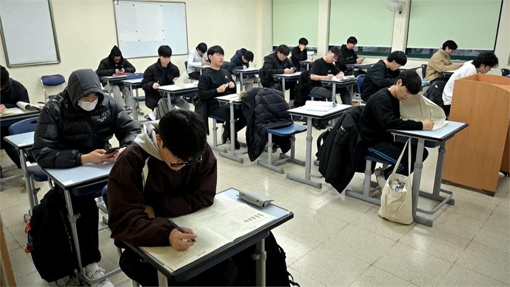南韓大學聯考登場首度允許考生免戴口罩 英聽全境飛機35分鐘禁起降