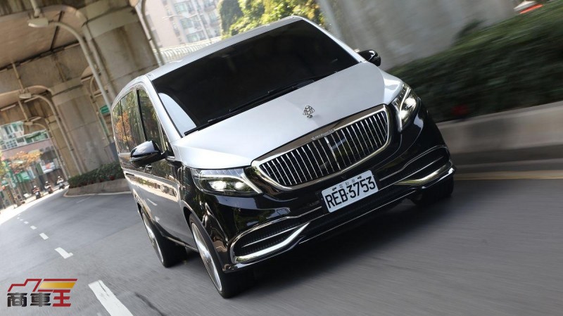 加長純電V級　爆改超豪華式樣！Mercedes-Benz EQV 300 Extra Long 試駕