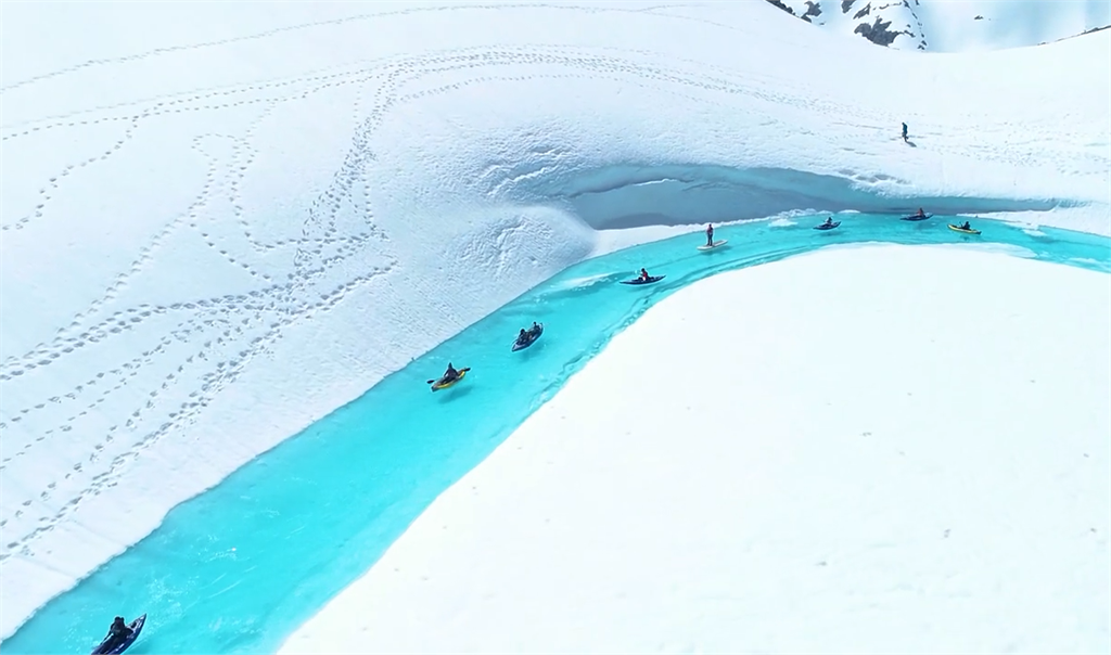 加拿大哥倫比亞秘境　淡藍色冰河美不勝收