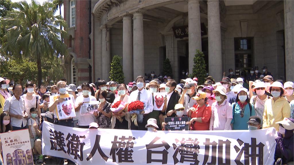 感謝監察院守護台灣 百歲人瑞贈送99朵玫瑰
