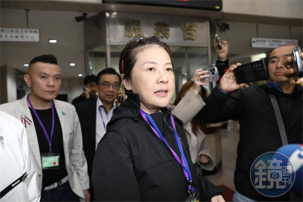 【柯文哲起訴】曝柯文哲自願戴電子腳鐐　黃珊珊批北檢讓柯辭黨魁才是目的