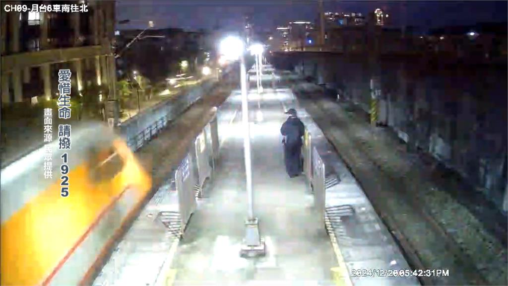 板橋浮洲站有人跳軌還被火車撞　男子人沒事翻牆走！台鐵要求償