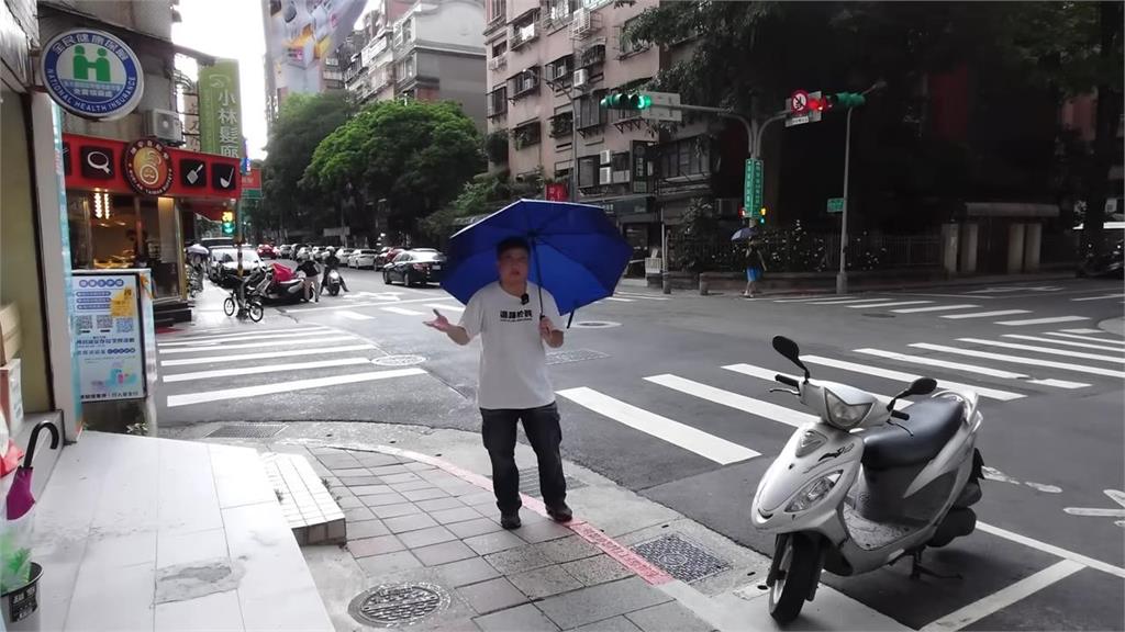 藍委賴士葆撞飛2行人！他重回現場提改善建議　網勸：北市交通局快來抄