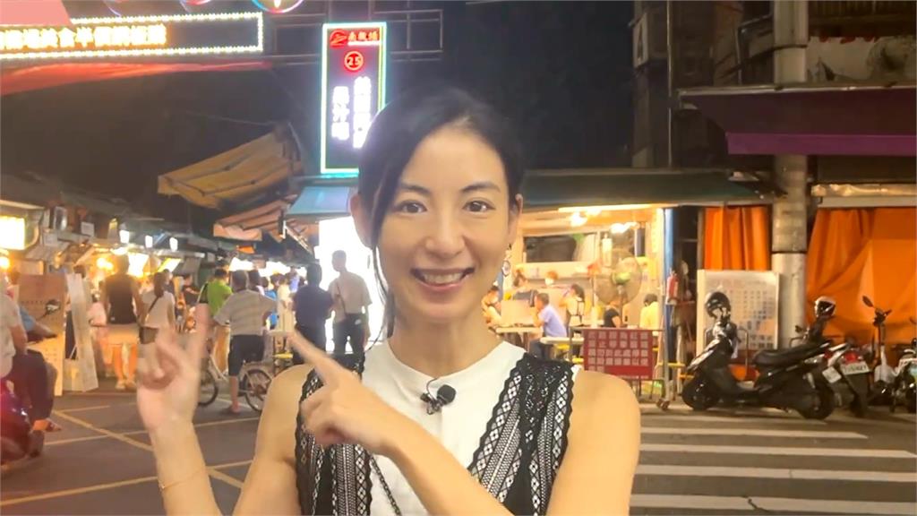 住台11年第一次！日女星初訪南機場夜市　見美食氣喊：為什麼以前沒來過