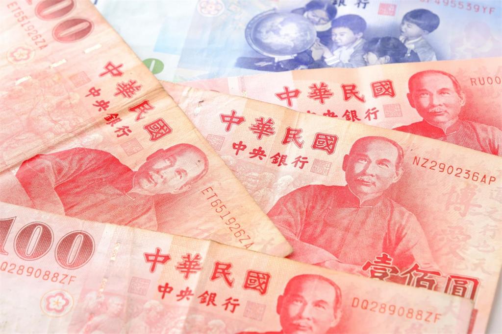 政府發錢了！17項津貼陸續入帳　國保喪葬給付最高可領10.5萬元