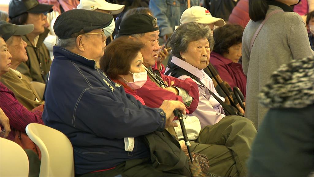 急診塞爆、缺快篩⋯「新冠疫情惡夢」再起？醫師公會：嚴峻的壓力測試