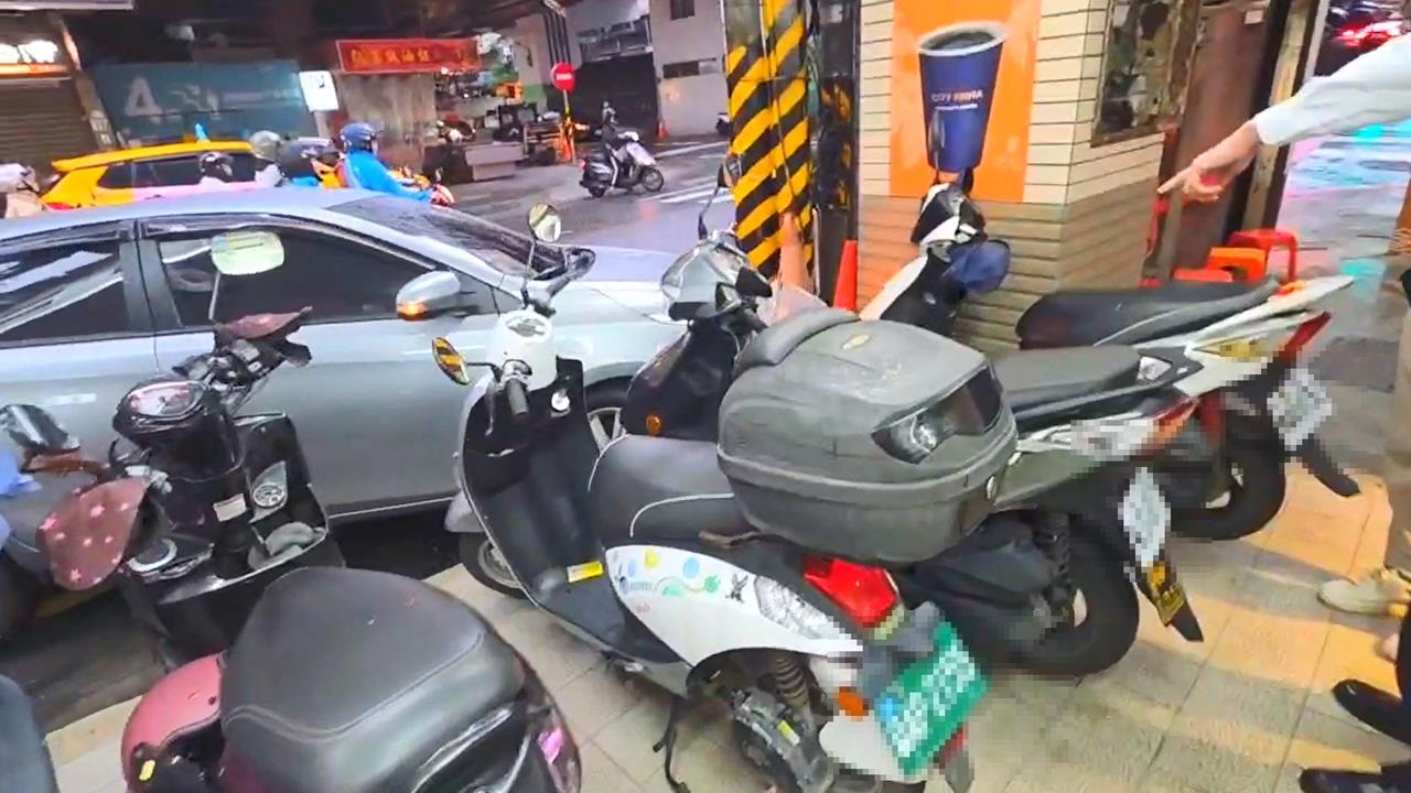 快新聞／基隆偷車賊市區狂飆「連撞5車」　遭警破窗壓制