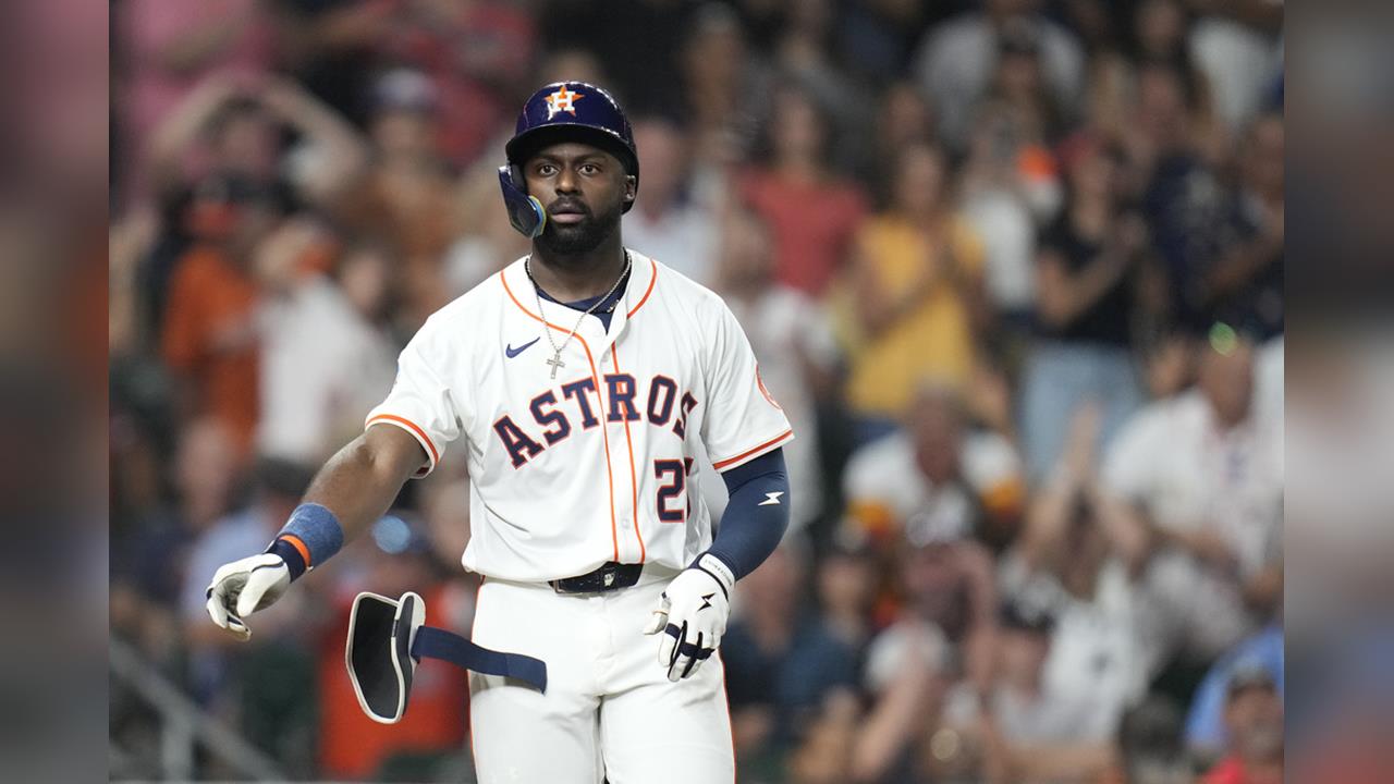 MLB(影)/又作弊?太空人外野手敲長打後球棒遭沒收!本人喊冤了