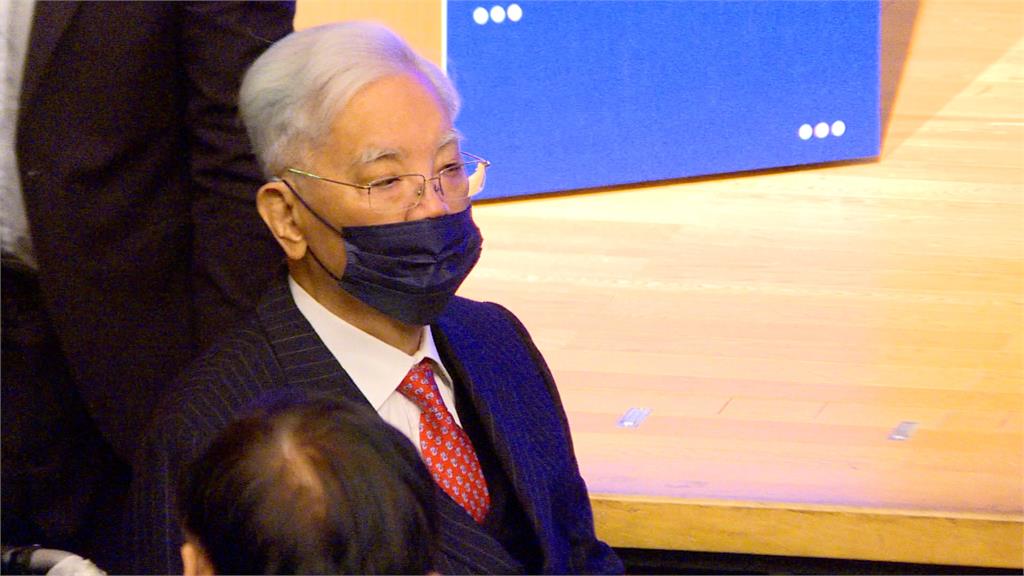 女兒連惠心翻譯「台灣通史」 連戰坐輪椅出席新書發表會